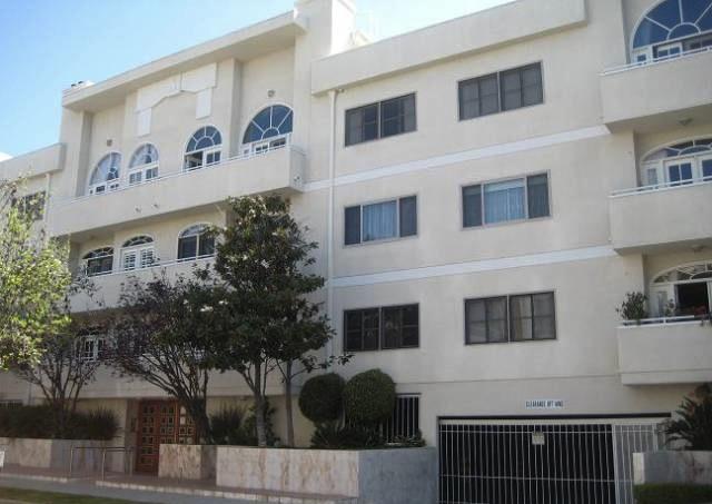 Swall Plaza