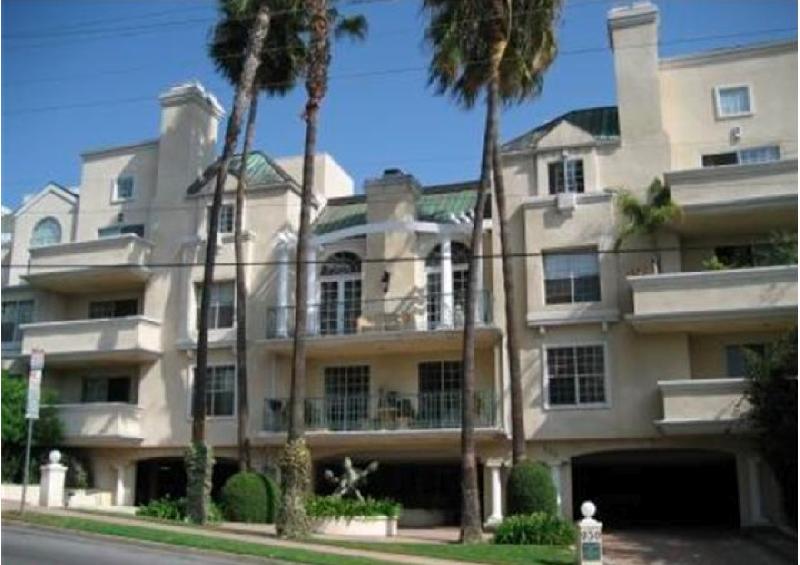 930 N. Doheny