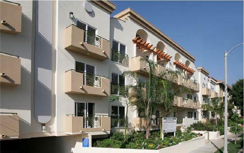 Fuller Condominiums