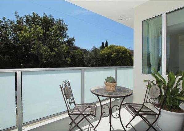 Hawthorn in Hollywood
