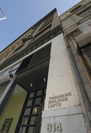 Tomahawk Building, The