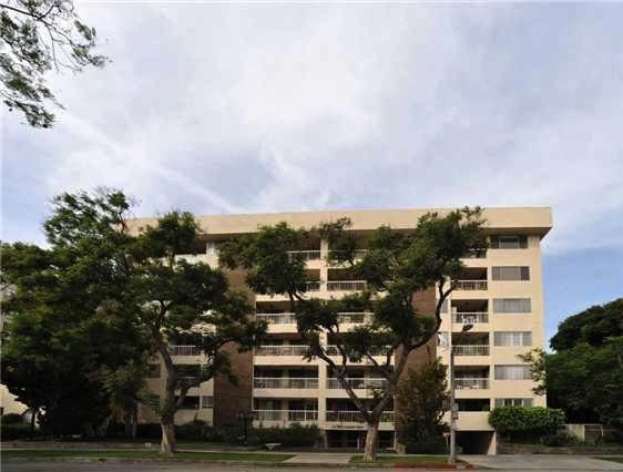441 North Oakhurst
