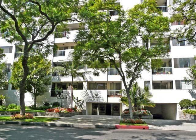 Oakhurst Condominiums