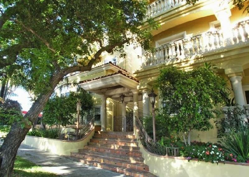 Colonnade West